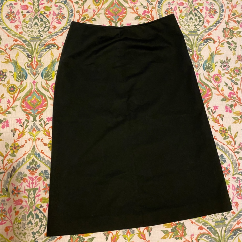 Black skirt size 6 EUC, side split, cotton poly spandex blend